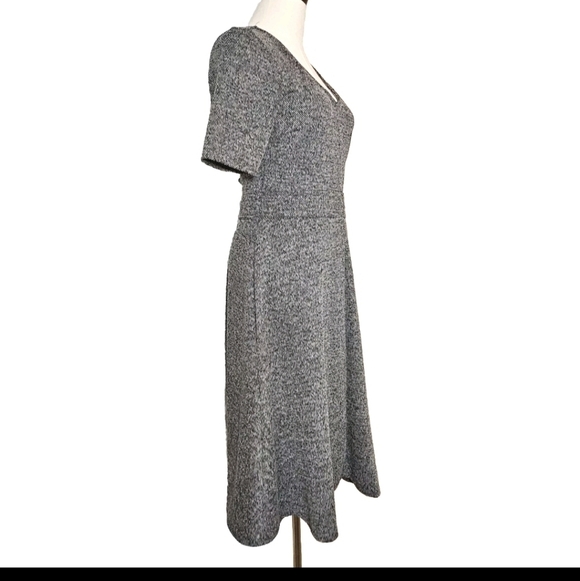 H&M Medium Black V-Neck Fit & Flare Casual Office Career Simple Minimal Dress - Picture 3 of 13